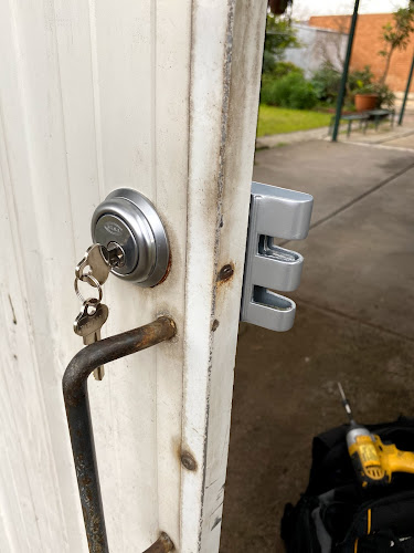 Human Key Locksmiths