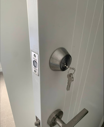 Supreme Locksmiths And Security